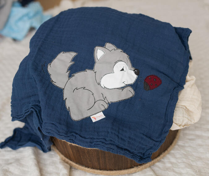 Nuschi dunkelblau Wolf mit Käfer 40.-