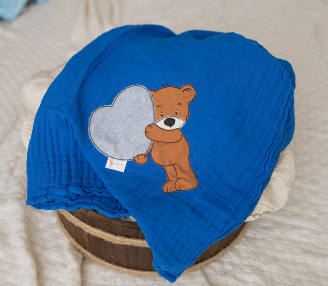 Nuschi blau Teddy mit grossem Herz 40.-