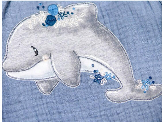 Delphin mit oder ohne Blumen
