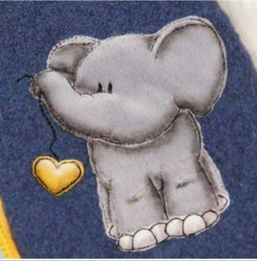 Elefant Vorderseite mit Herz